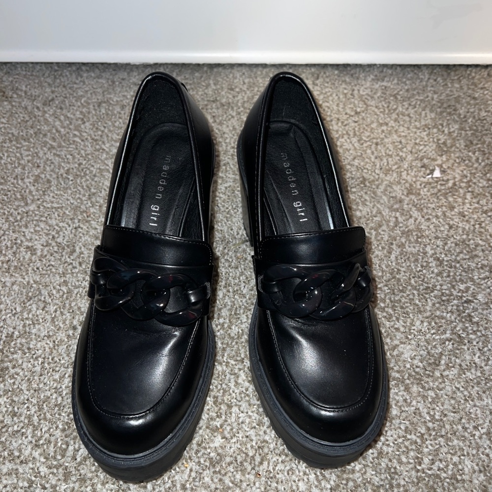 Steve Madden Oxford Heels w/ Chain Accessory Size 8.5